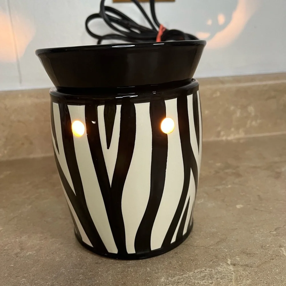 Scentsy Zebra Striped Wax Warmer